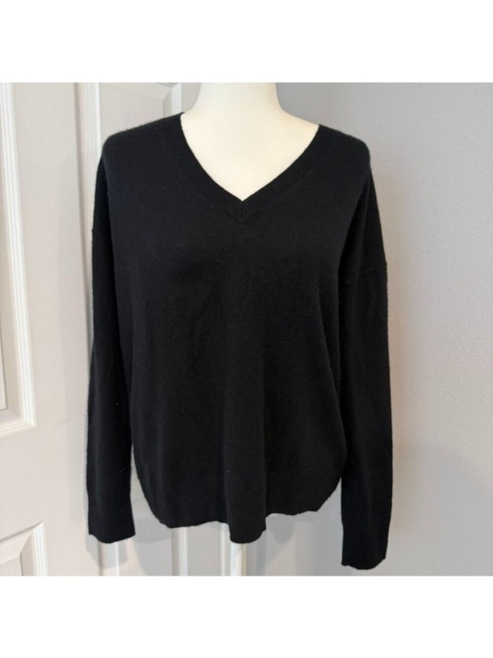 Nordstrom Cashmere Black V Neck Sweater Size Medium Old Money Capsule